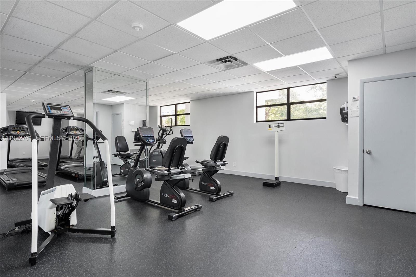 600 Parkview Dr #831 Hallandale Beach, FL 33009