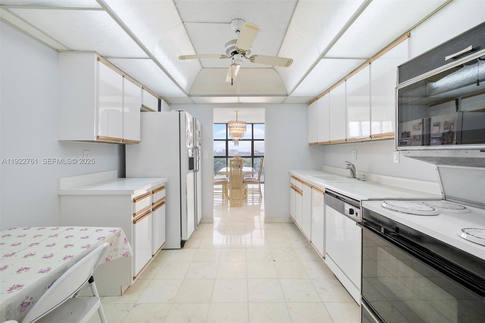 600 Parkview Dr #831 Hallandale Beach, FL 33009