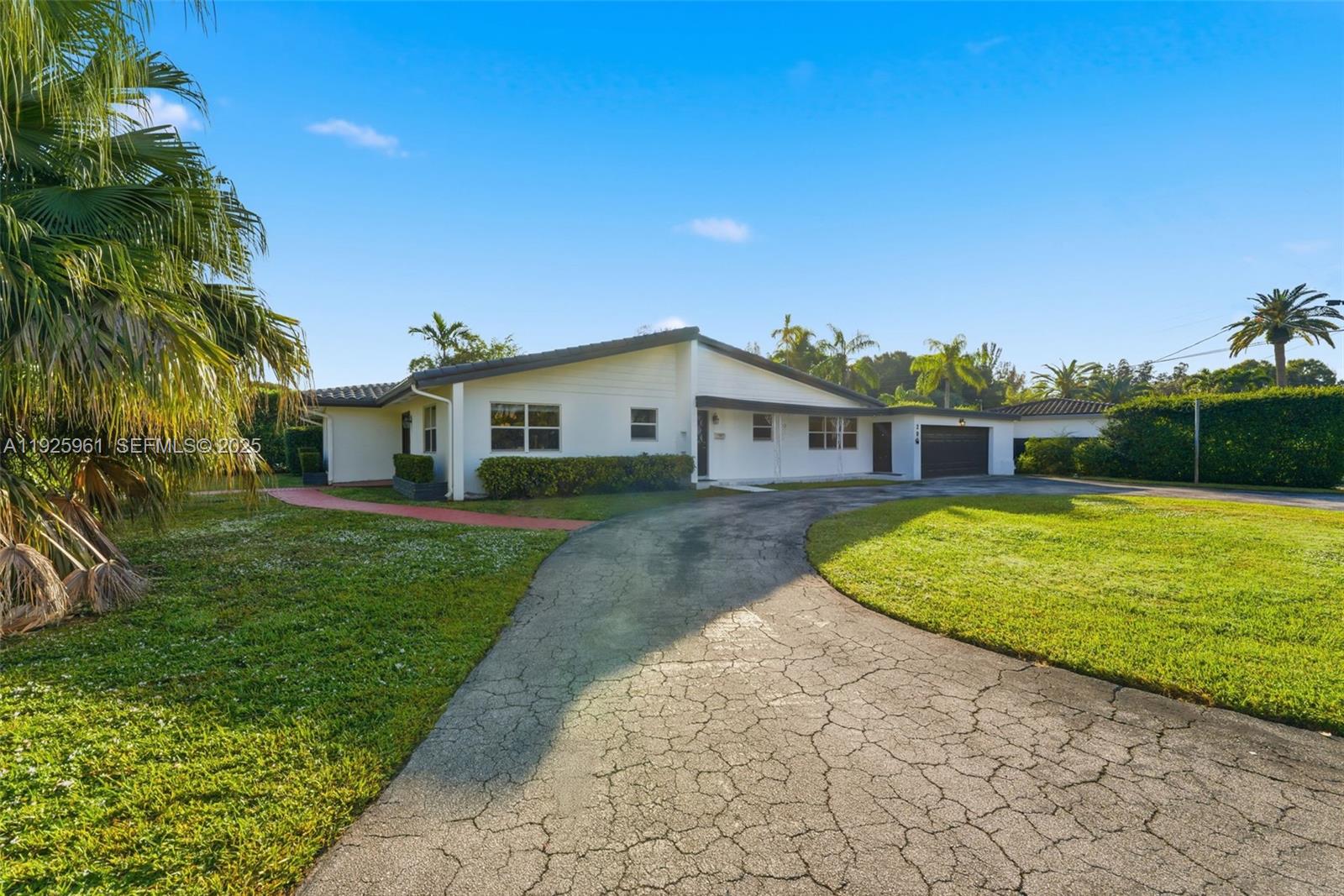 201 Calle Grande Dr #201 Hollywood, FL 33021