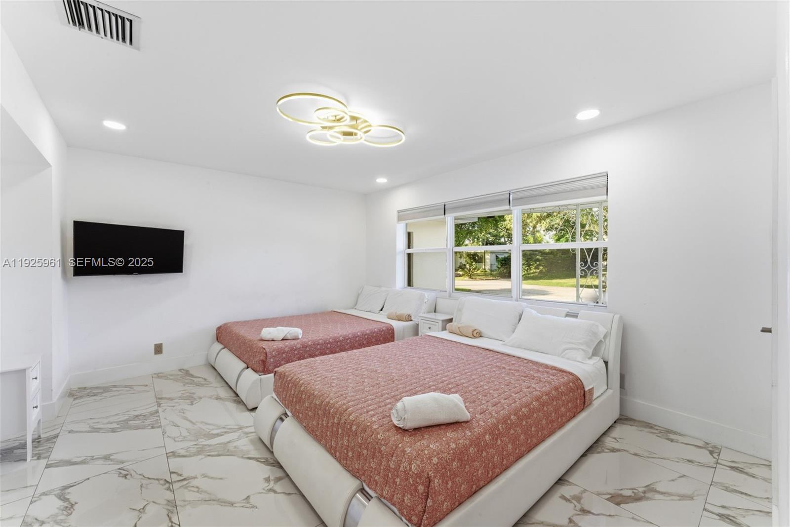 201 Calle Grande Dr #201 Hollywood, FL 33021