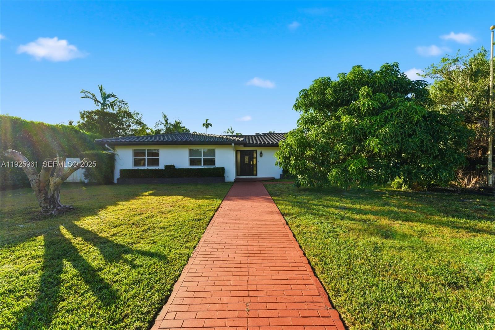 201 Calle Grande Dr #201 Hollywood, FL 33021