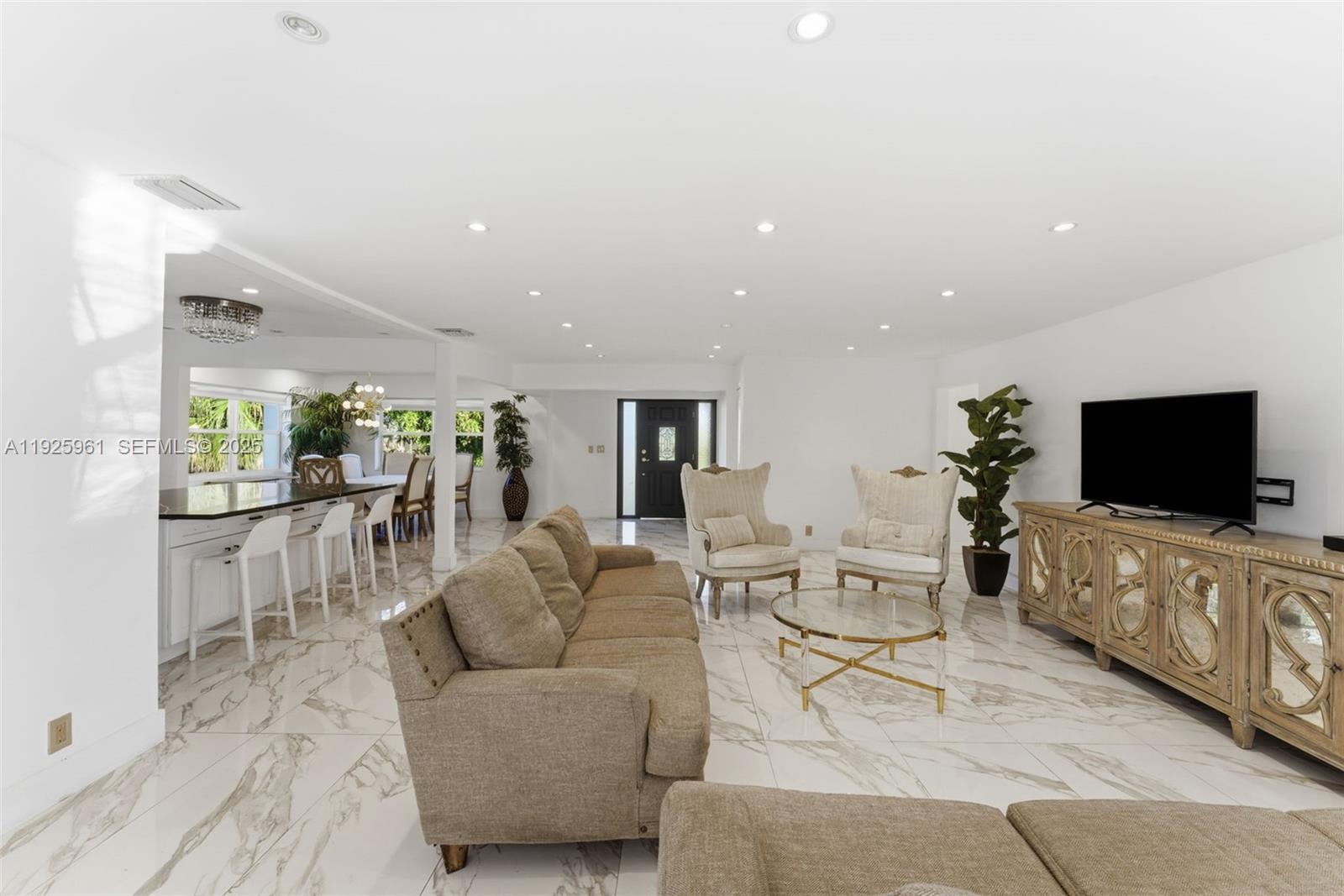 201 Calle Grande Dr #201 Hollywood, FL 33021