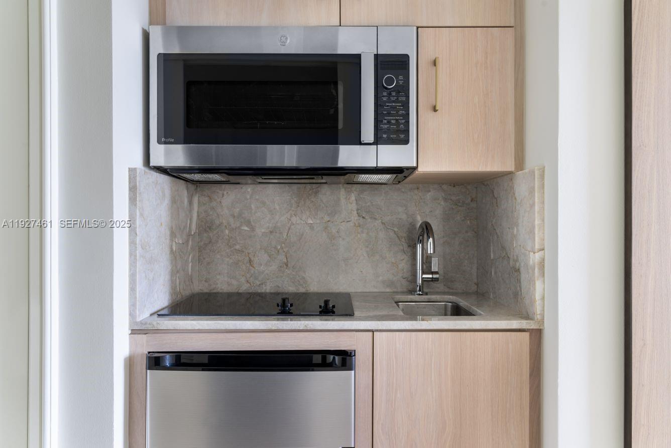 455 Grand Bay Dr #210 Key Biscayne, FL 33149