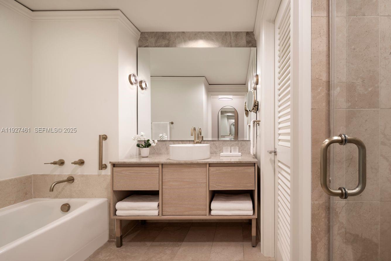 455 Grand Bay Dr #210 Key Biscayne, FL 33149