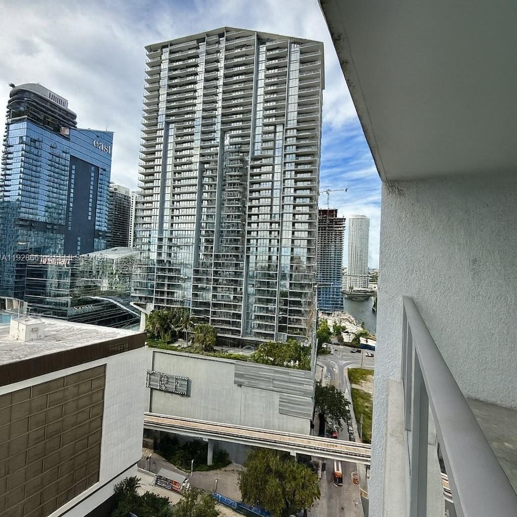 image 500 Brickell West1