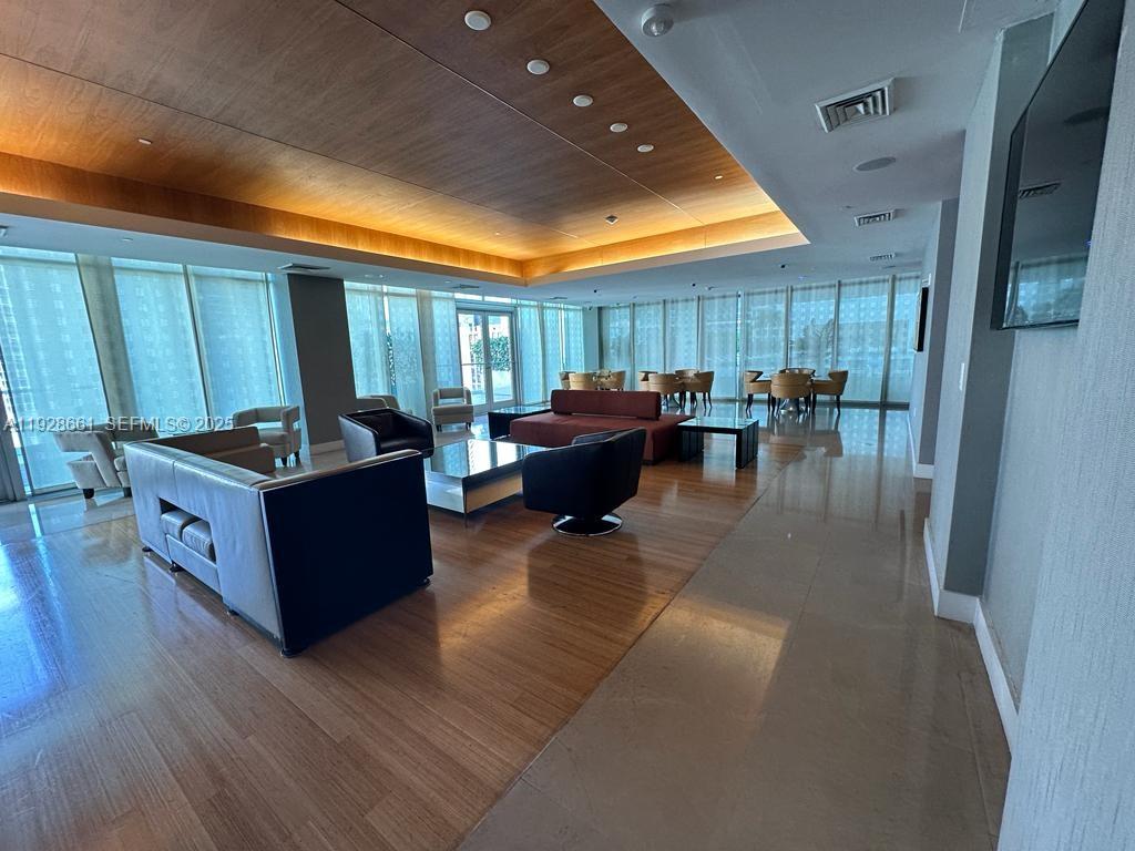 image 500 Brickell West22