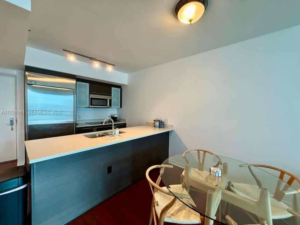 image 500 Brickell West6