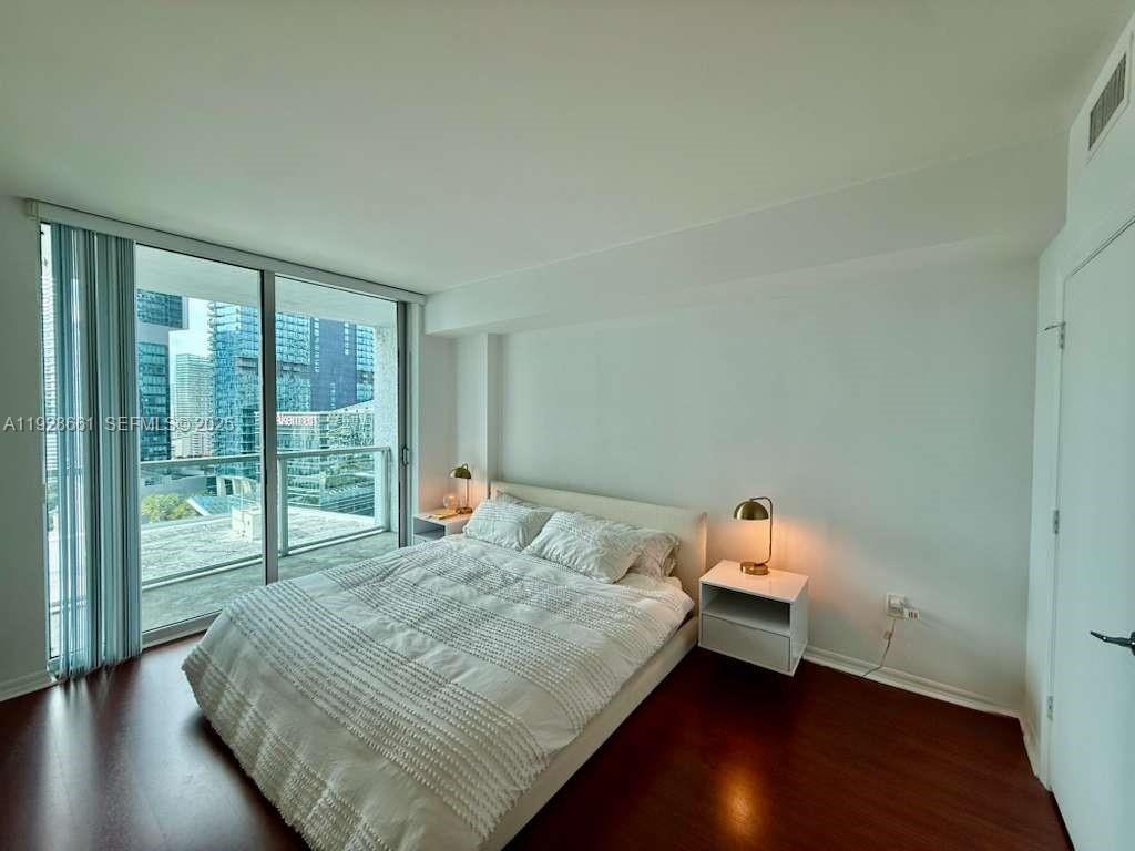 image 500 Brickell West8