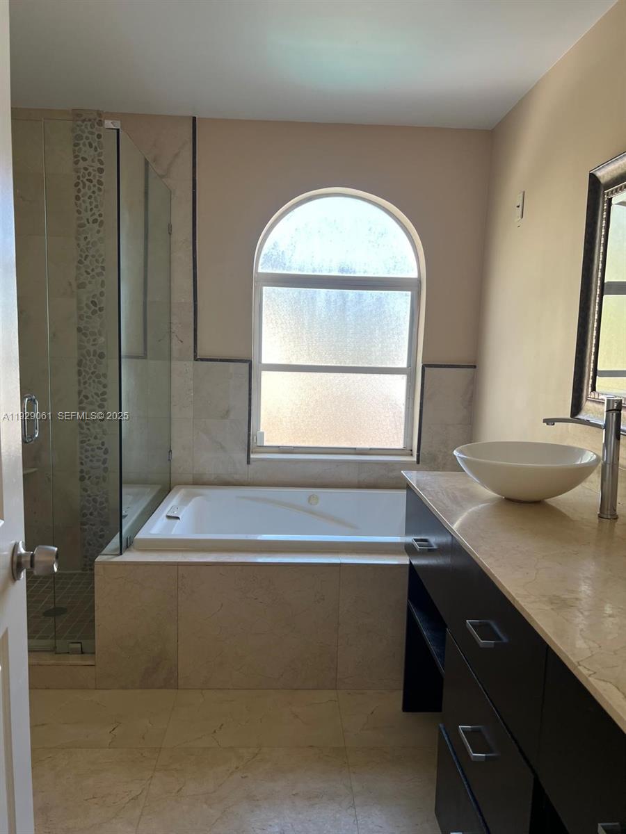 574 NW 159th Ave Pembroke Pines, FL 33028