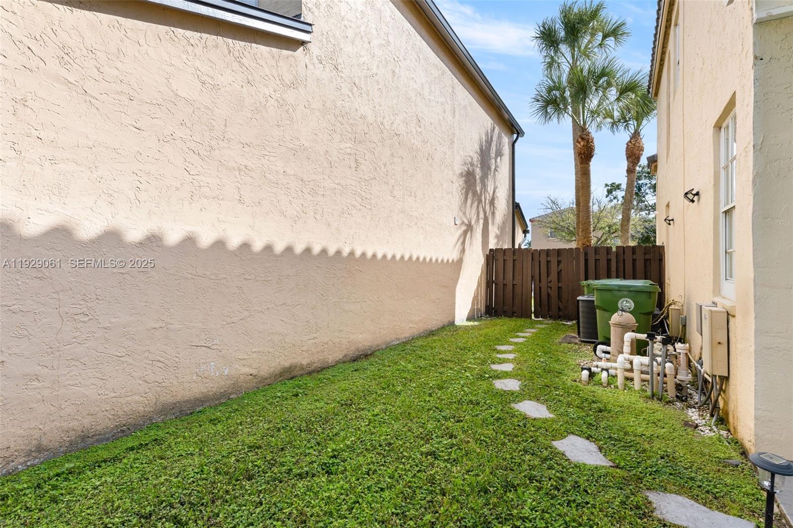 574 NW 159th Ave Pembroke Pines, FL 33028