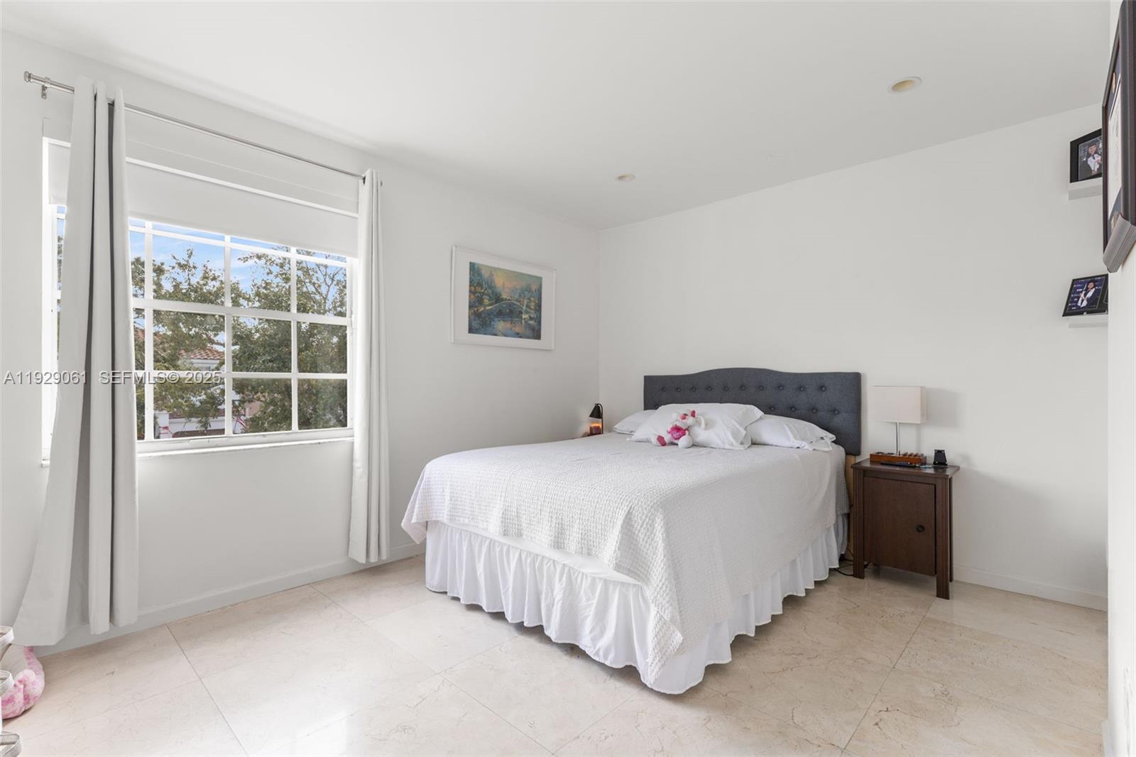 574 NW 159th Ave Pembroke Pines, FL 33028