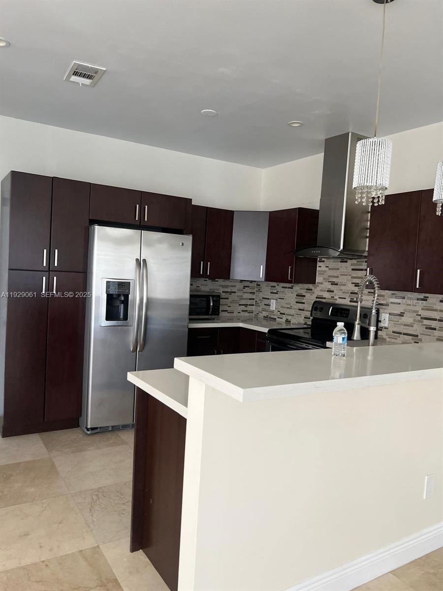 574 NW 159th Ave Pembroke Pines, FL 33028