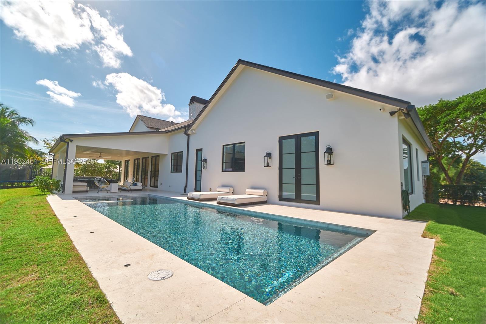 11001 SW 74th Ave Pinecrest, FL 33156