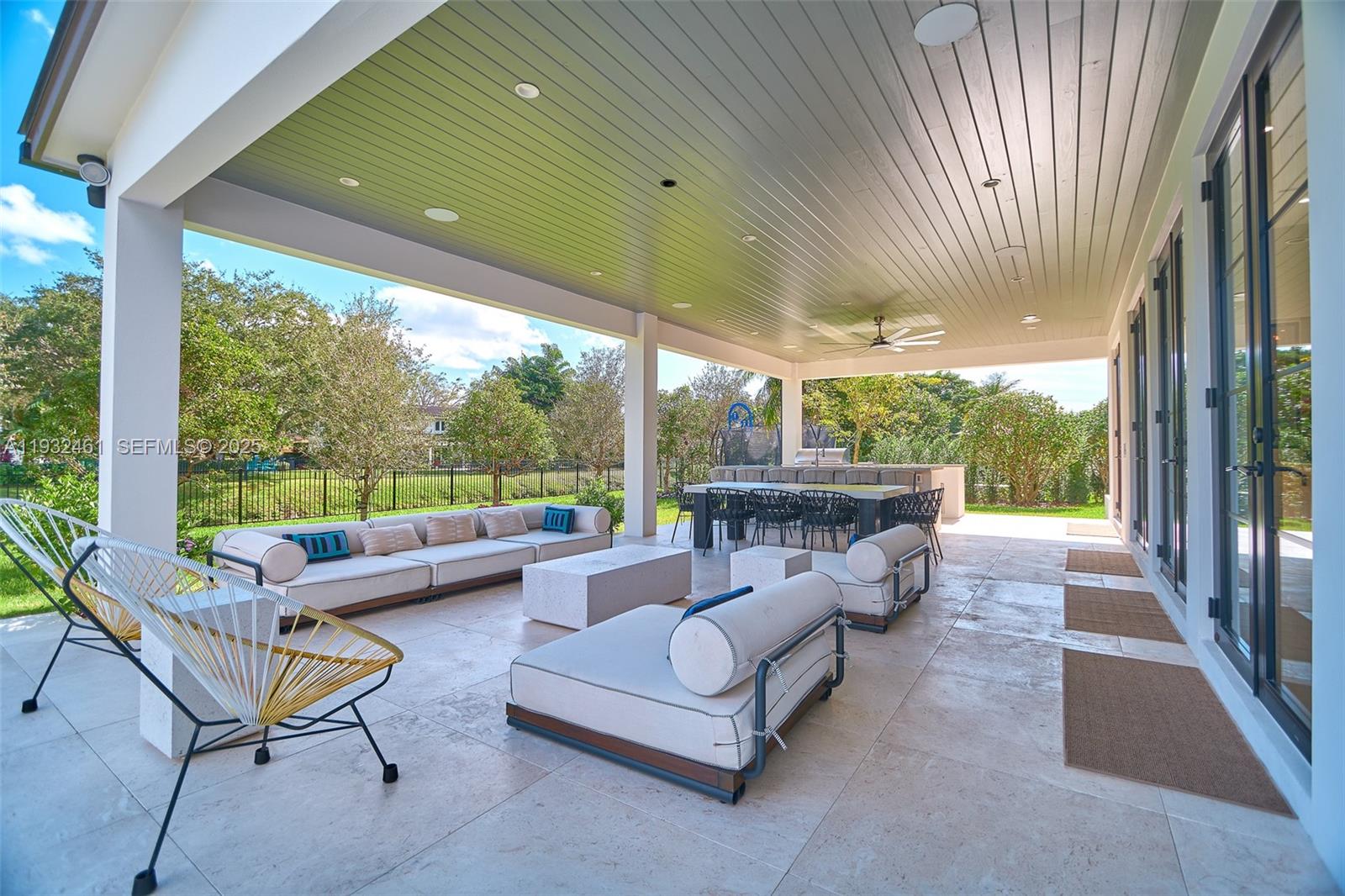 11001 SW 74th Ave Pinecrest, FL 33156