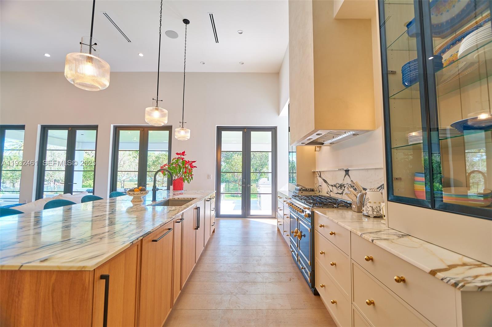 11001 SW 74th Ave Pinecrest, FL 33156