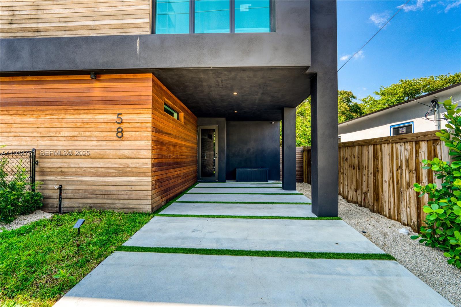 58 NW 52nd St Miami, FL 33127