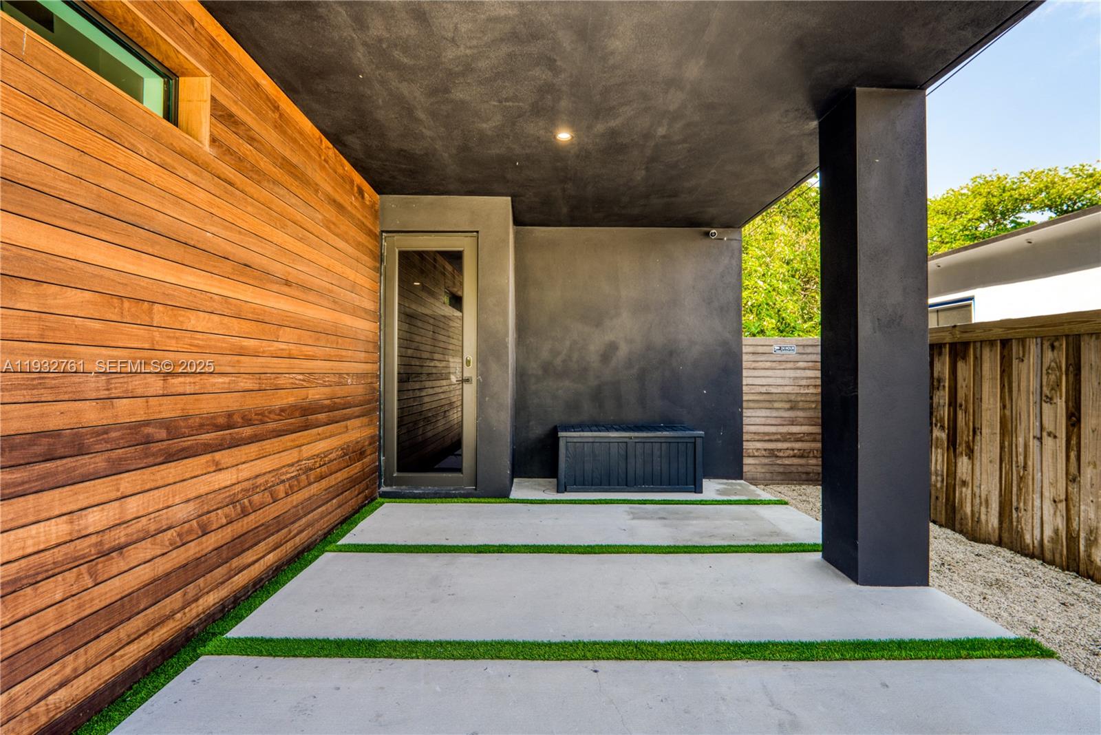 58 NW 52nd St Miami, FL 33127