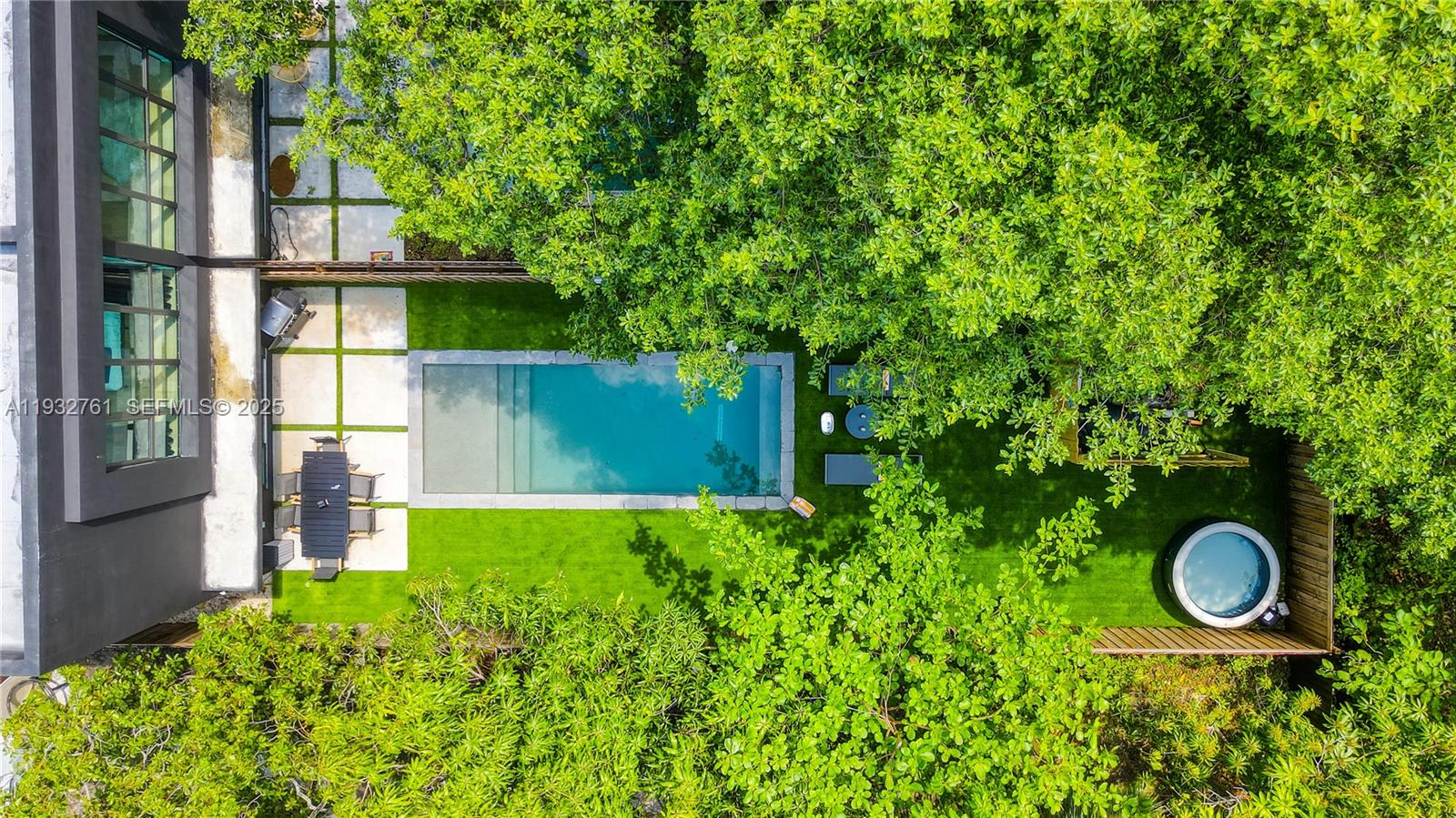 58 NW 52nd St Miami, FL 33127