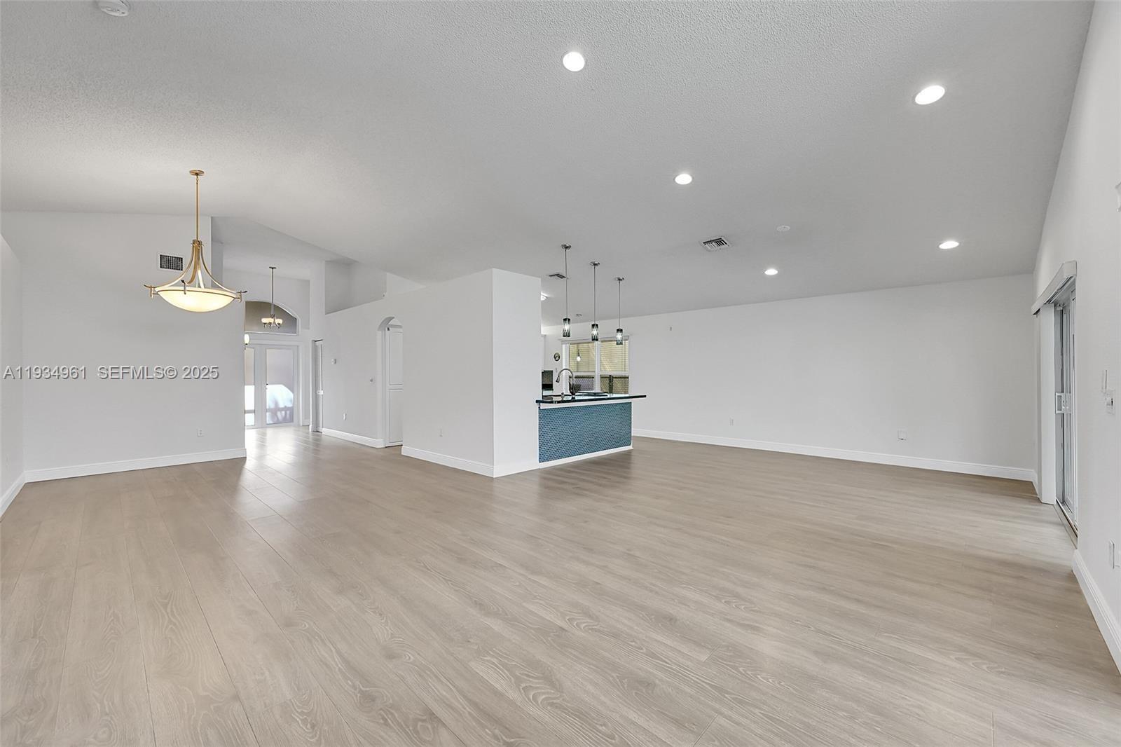 5382 NW 120th Ave Coral Springs, FL 33076