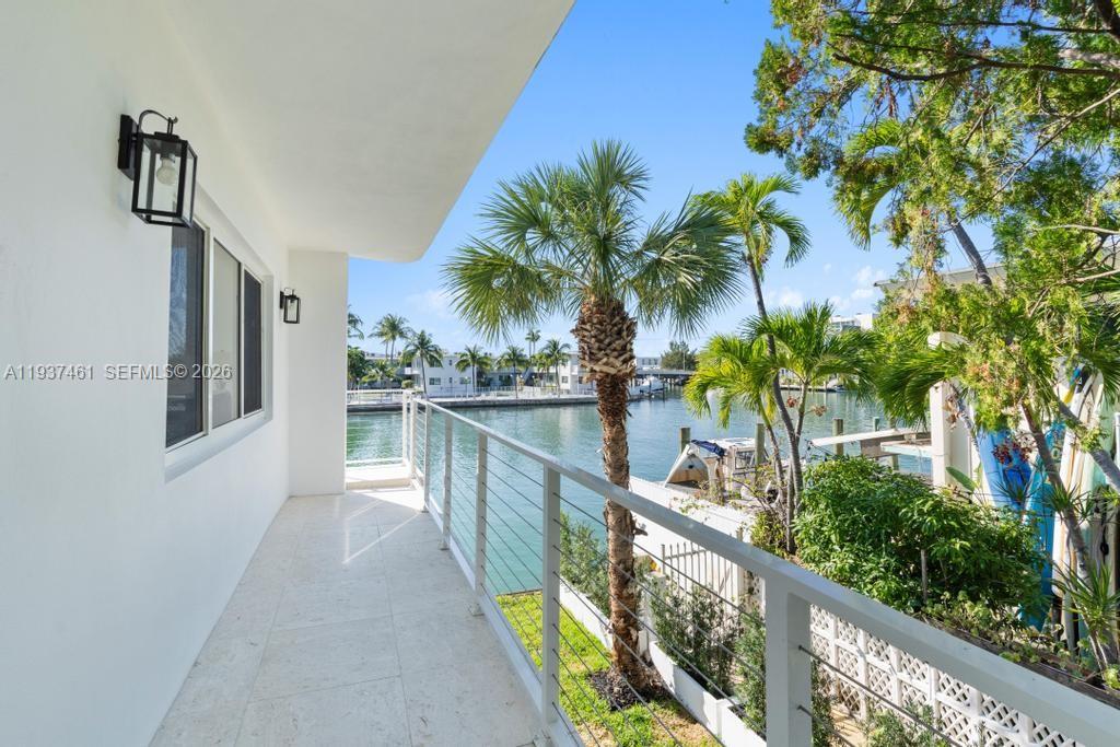 7286 Gary Ave Miami Beach, FL 33141