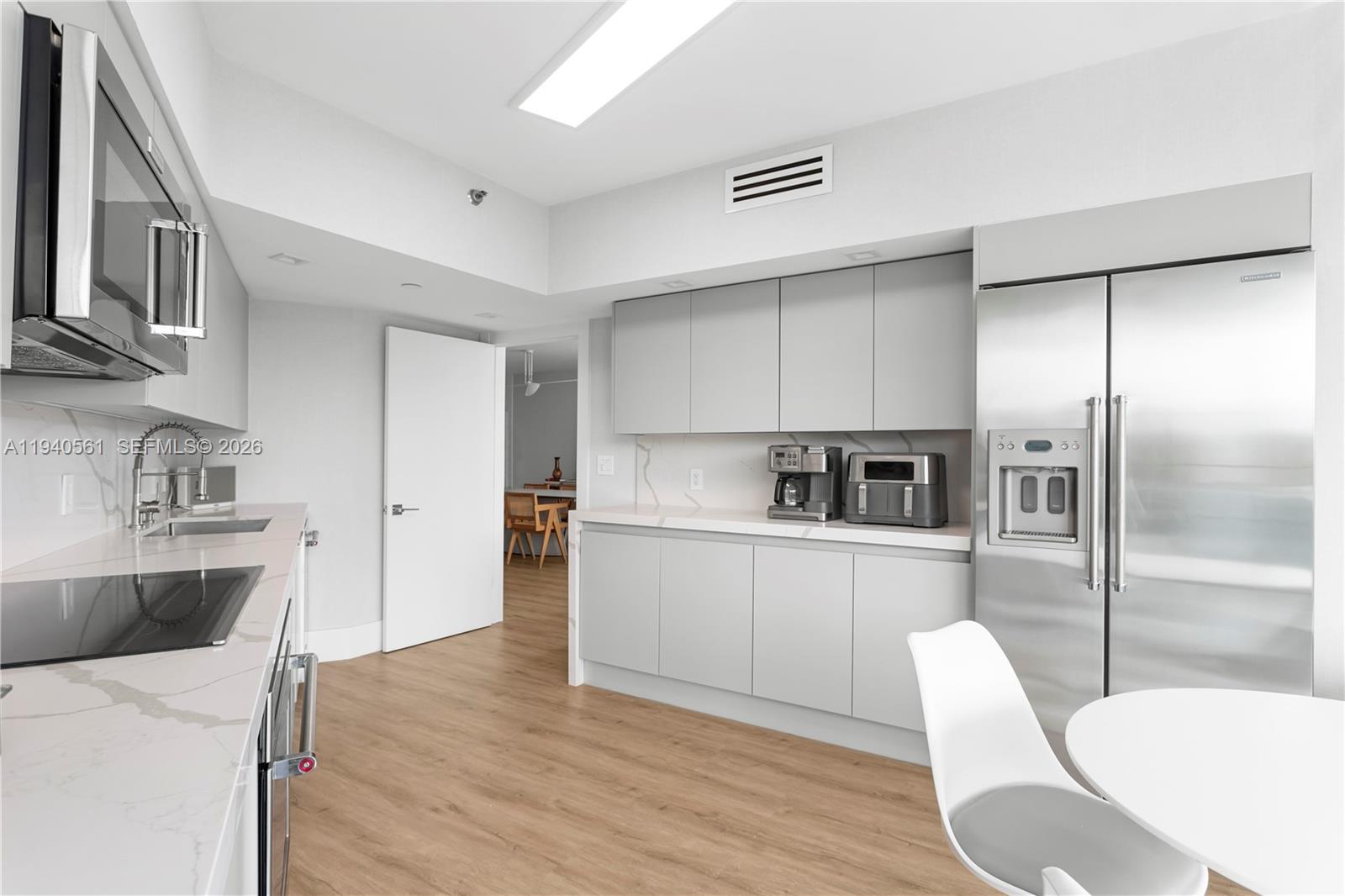 image Bristol Tower Condo14