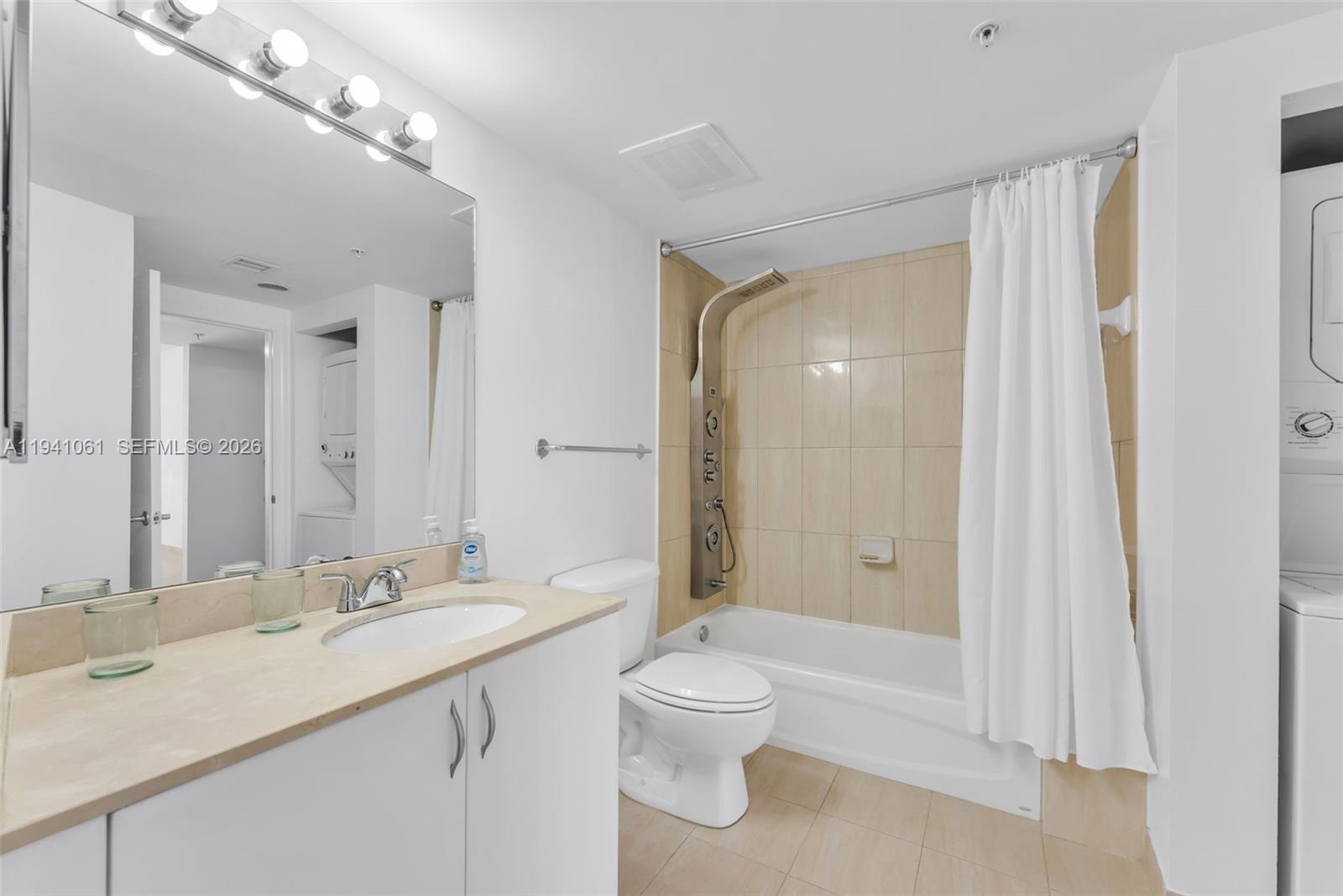 image Opera Tower Condo19