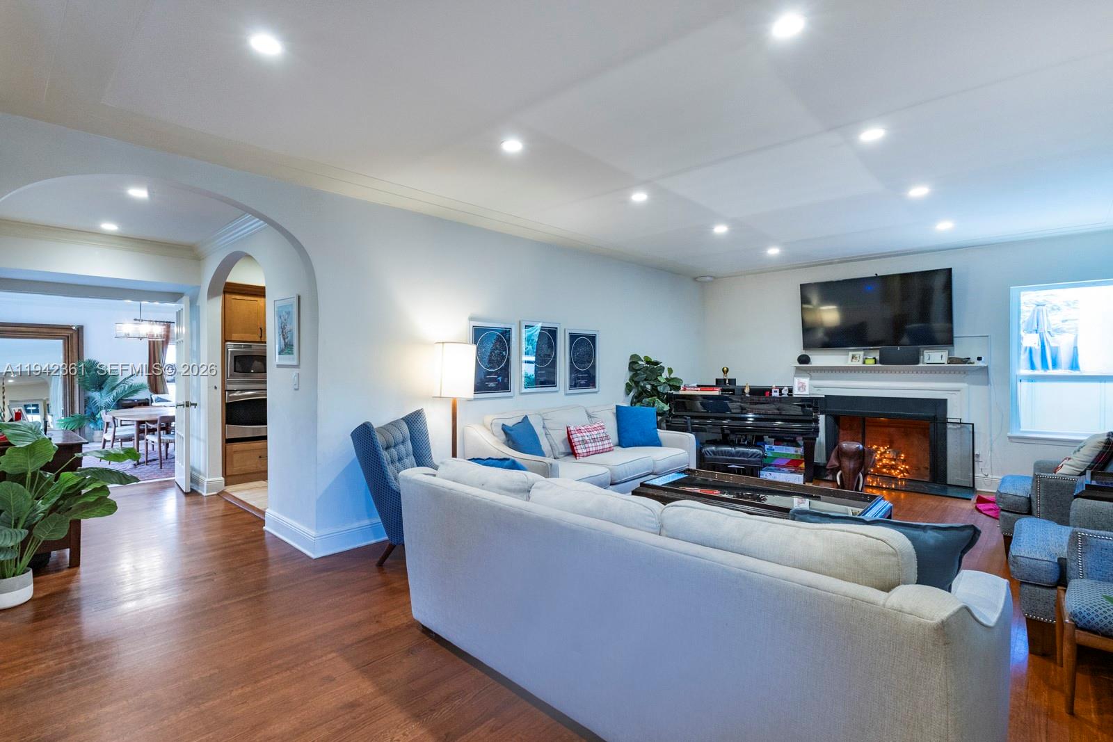 360 SW 28th Rd Miami, FL 33129