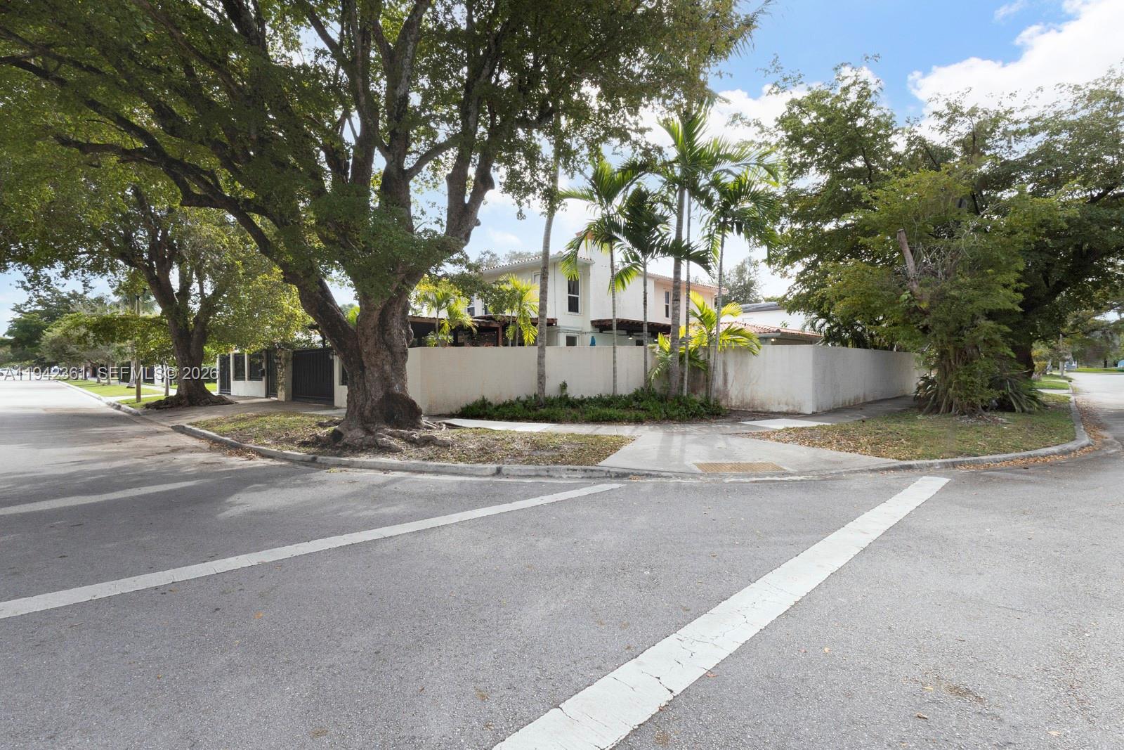 360 SW 28th Rd Miami, FL 33129