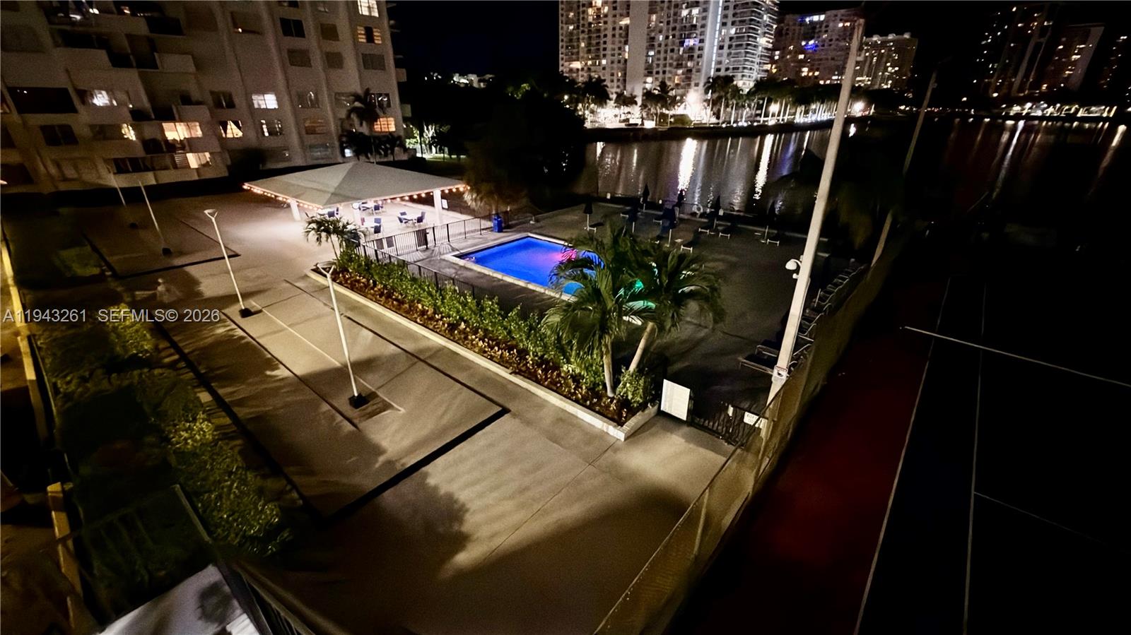 2750 NE 183rd St #906