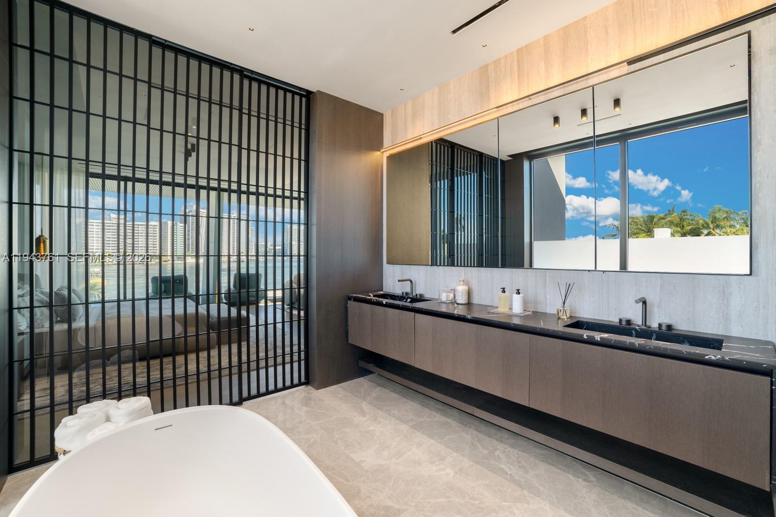 217 E Rivo Alto Dr Miami Beach, FL 33139