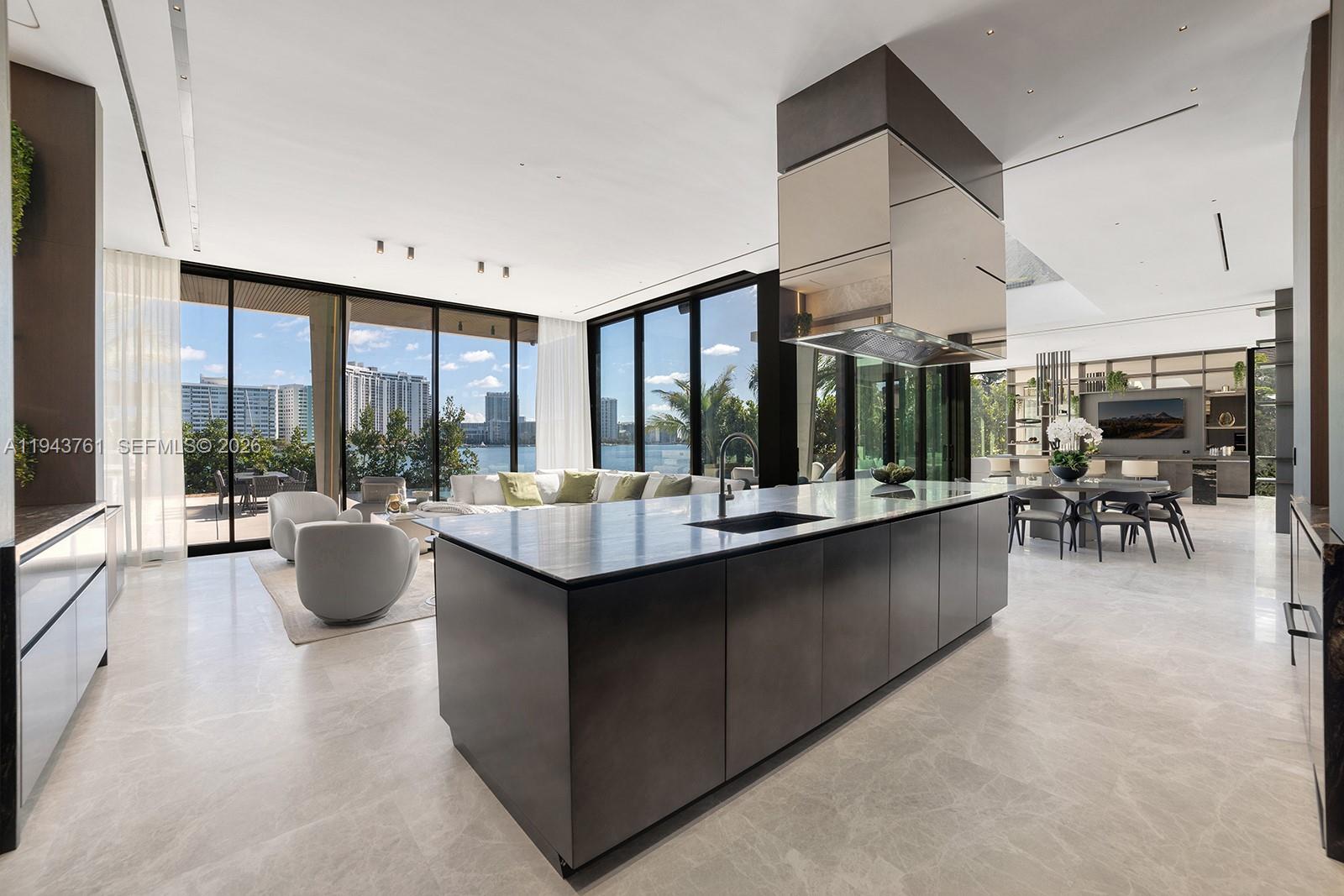 217 E Rivo Alto Dr Miami Beach, FL 33139