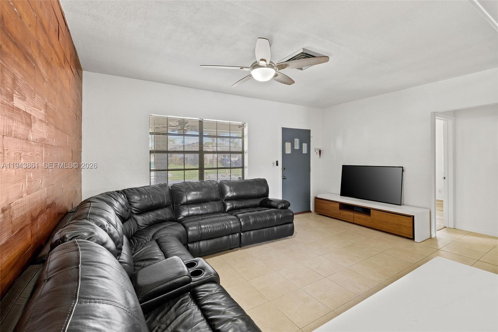 206 SE 5th St #. Dania Beach, FL 33004