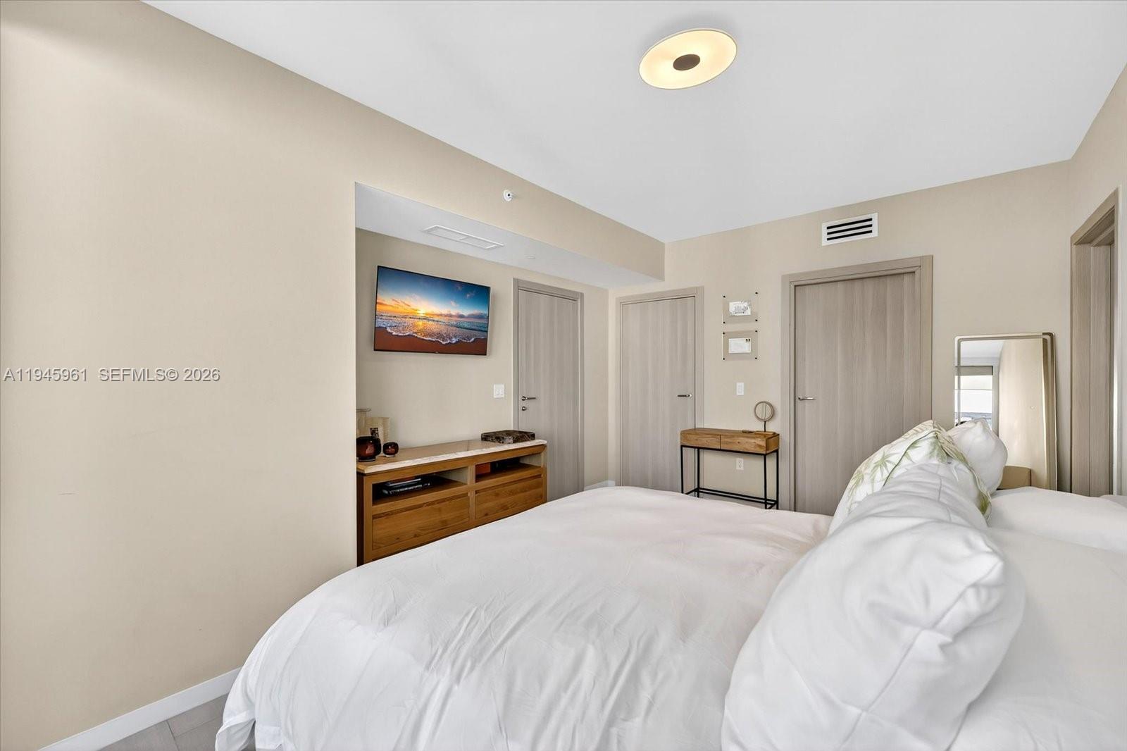 1000 Brickell Plz #4809 Miami, FL 33131