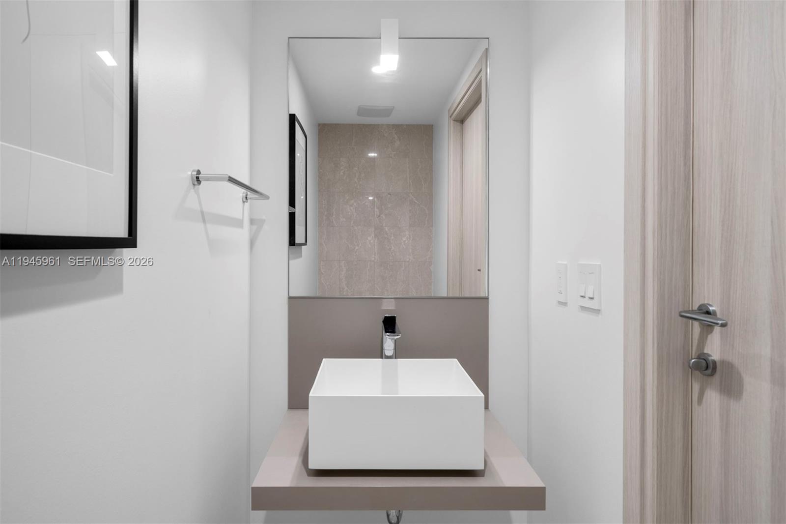 1000 Brickell Plz #4809 Miami, FL 33131