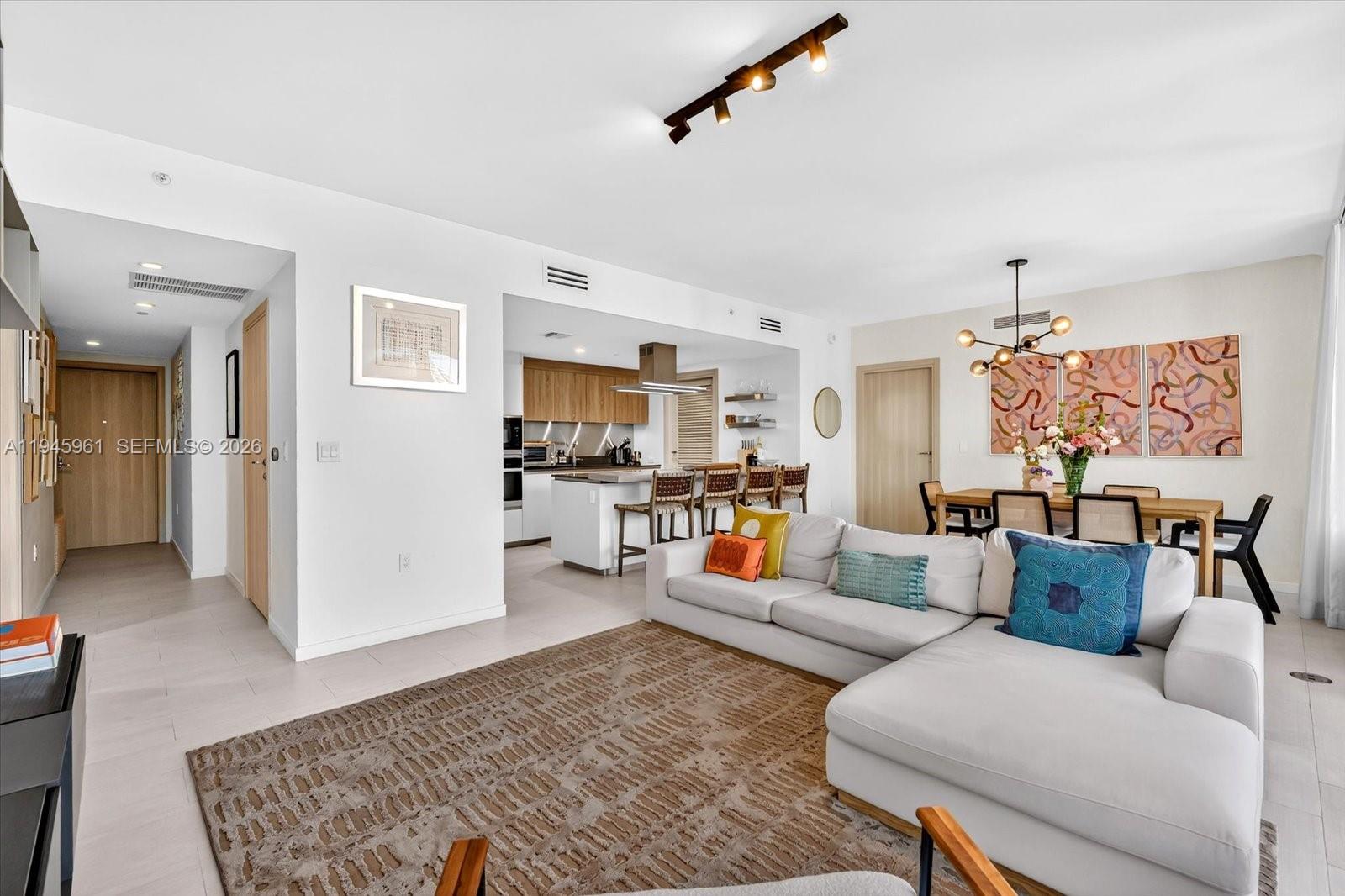 1000 Brickell Plz #4809 Miami, FL 33131