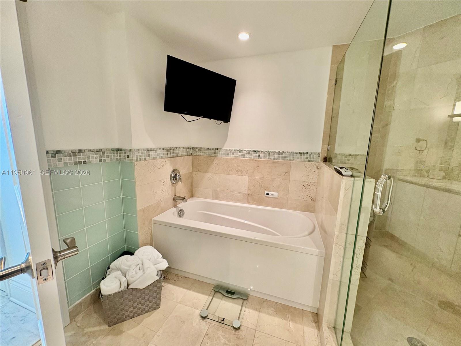 1800 N Bayshore Dr #1801 Miami, FL 33132