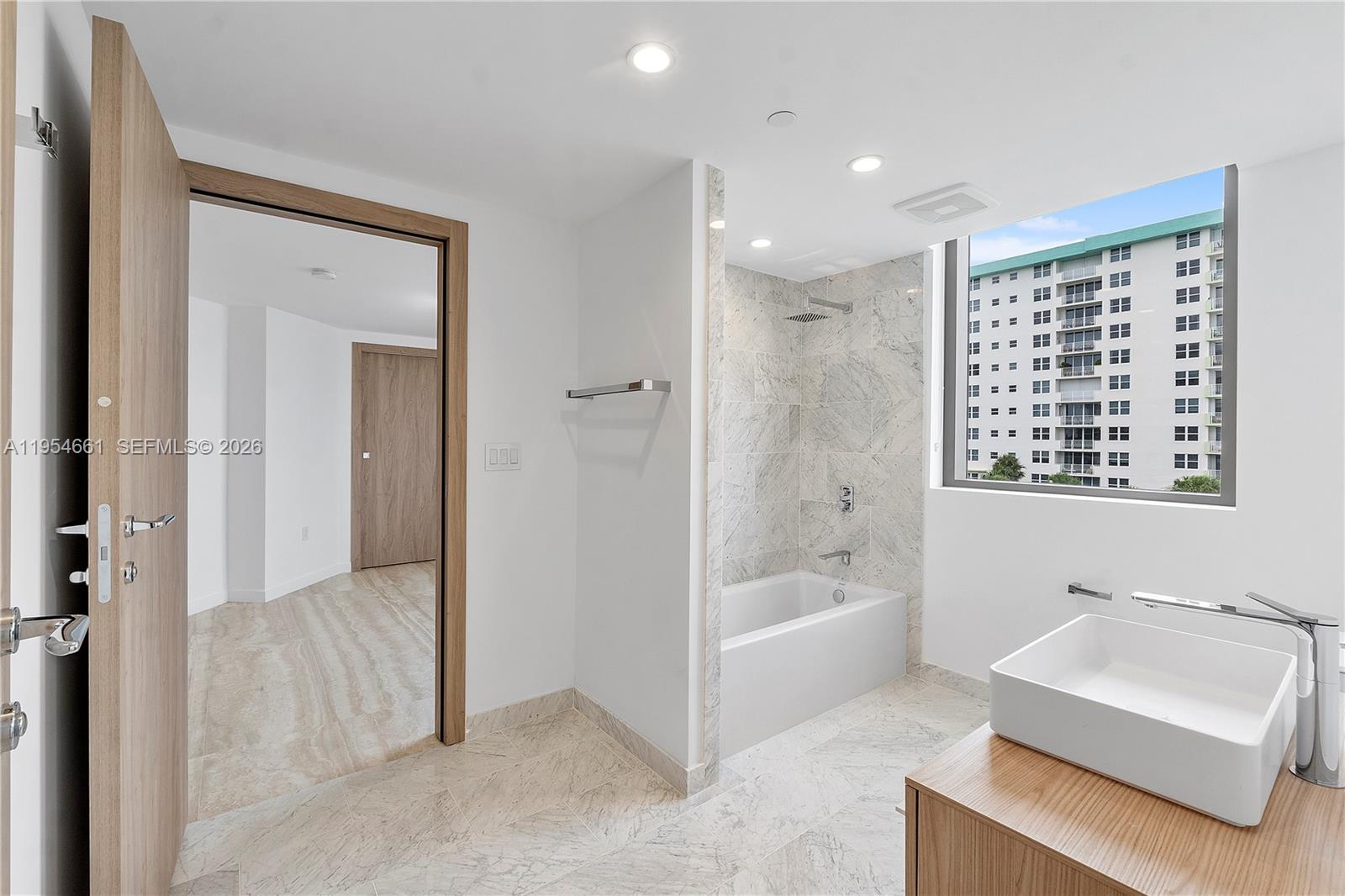 1135 103rd St #401 Bay Harbor Islands, FL 33154