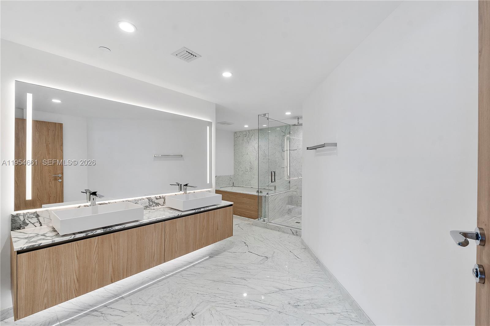 1135 103rd St #401 Bay Harbor Islands, FL 33154