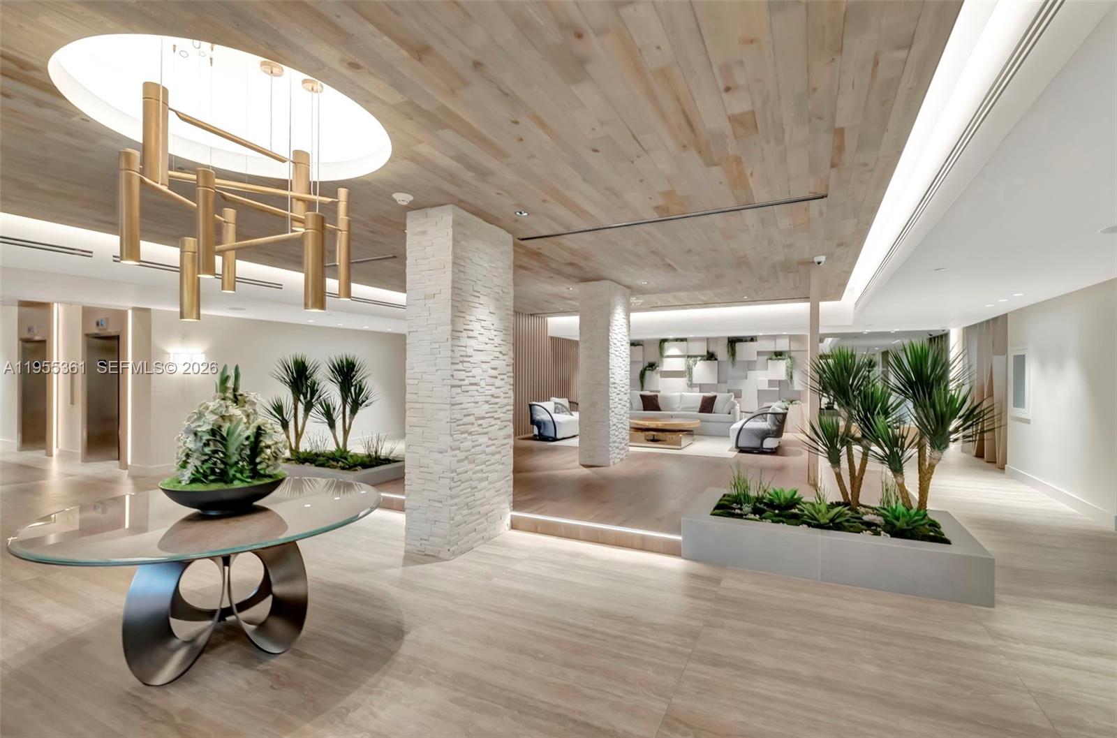 2301 Collins Ave #321