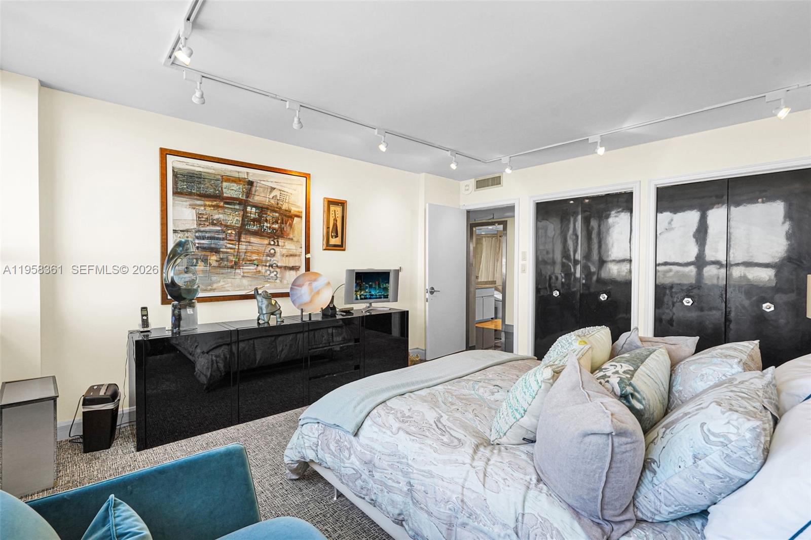 image Three Grove Isle34