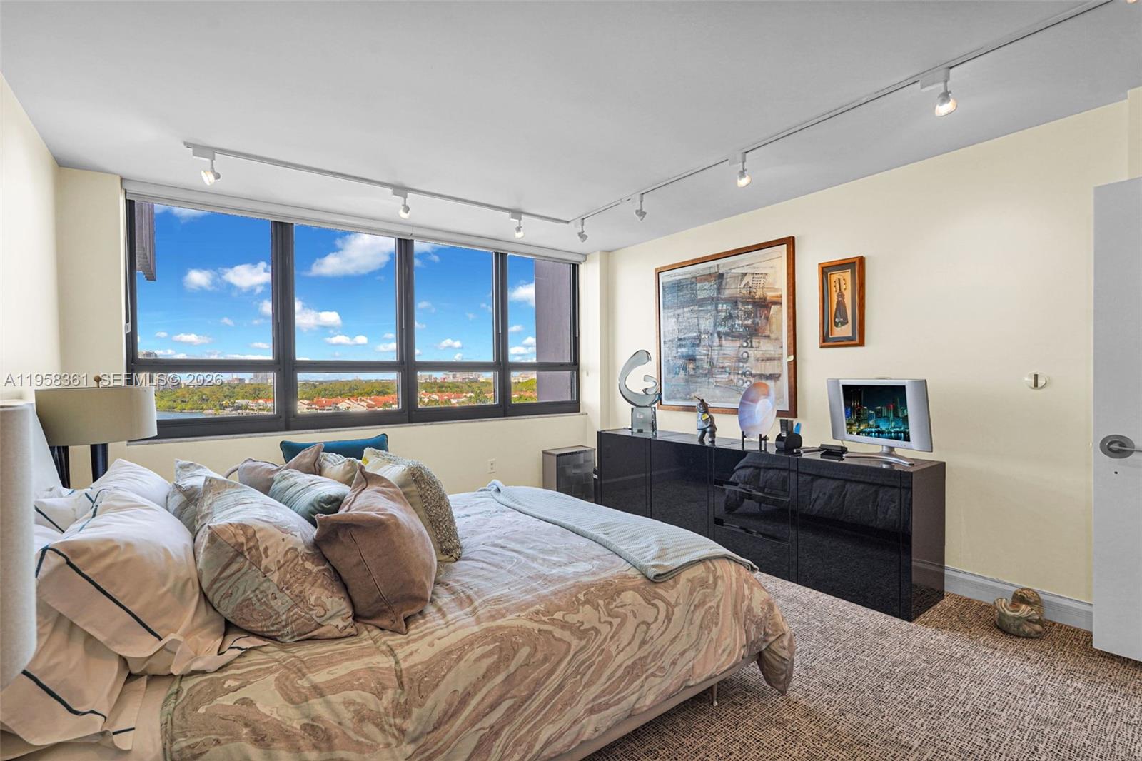 image Three Grove Isle35