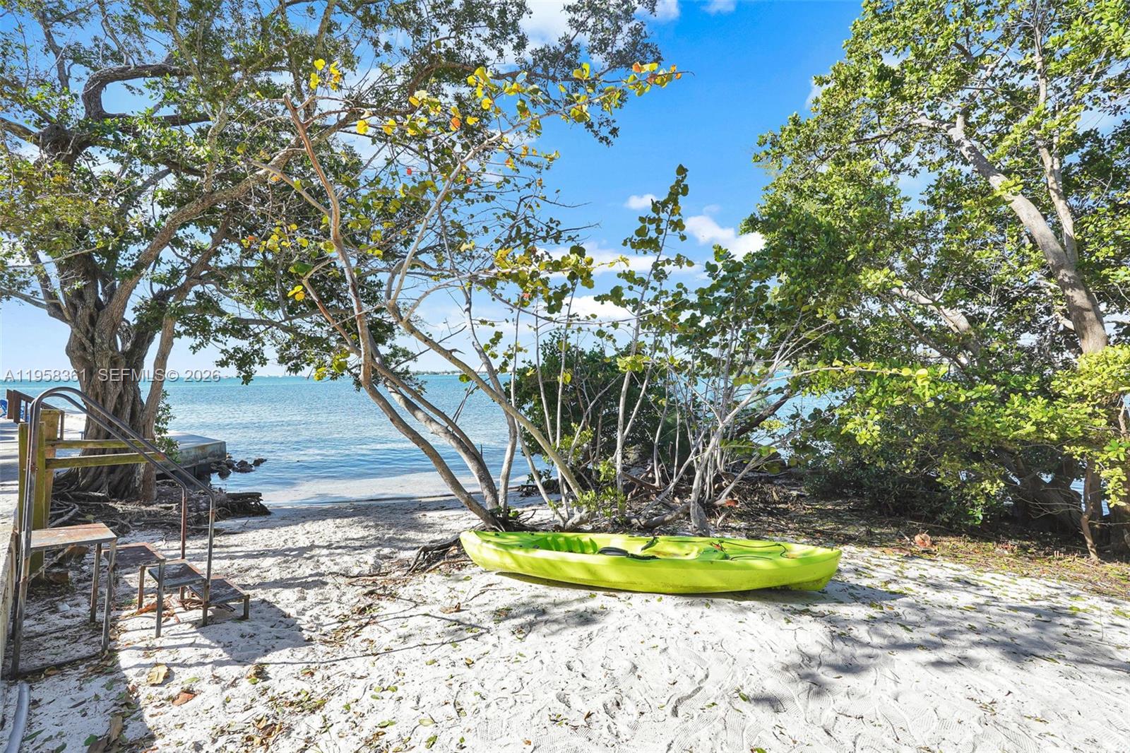 image Three Grove Isle65