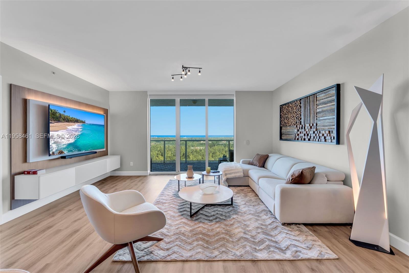 14951 Royal Oaks Ln #2201 North Miami, FL 33181