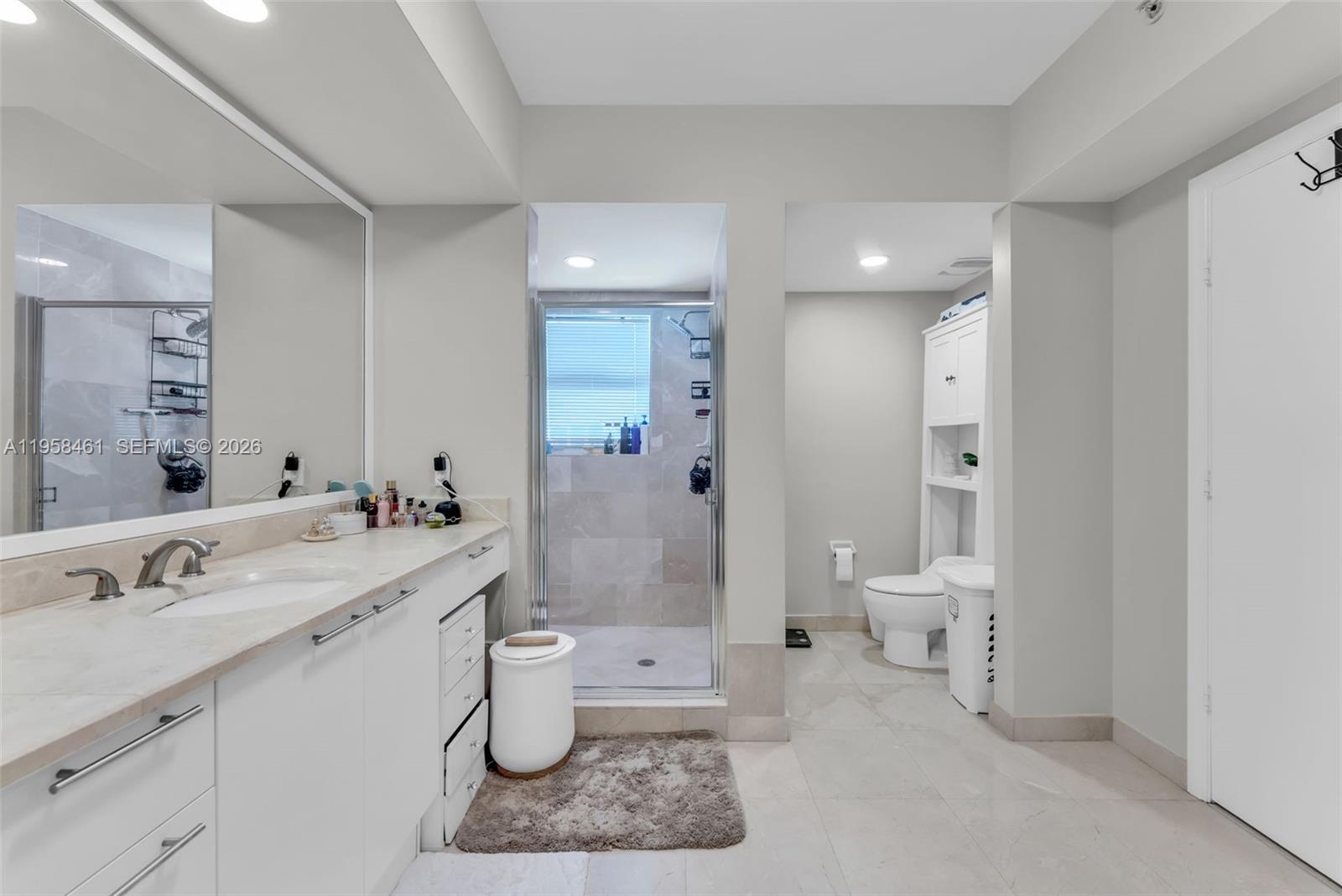 14951 Royal Oaks Ln #2201 North Miami, FL 33181