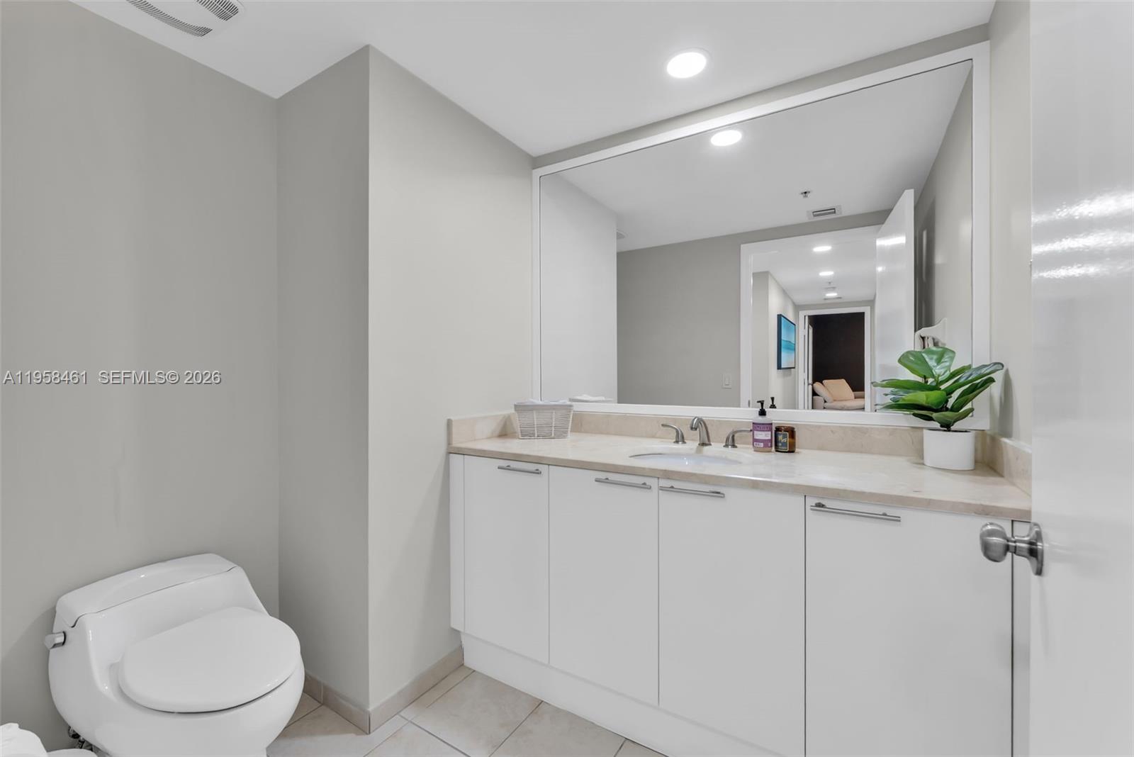 14951 Royal Oaks Ln #2201 North Miami, FL 33181