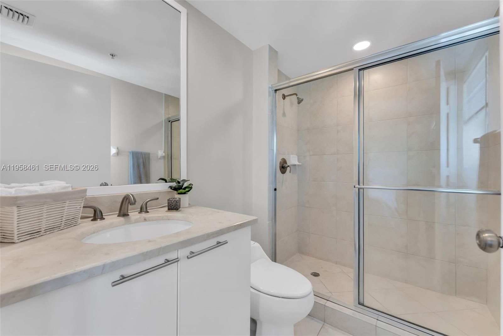 14951 Royal Oaks Ln #2201 North Miami, FL 33181