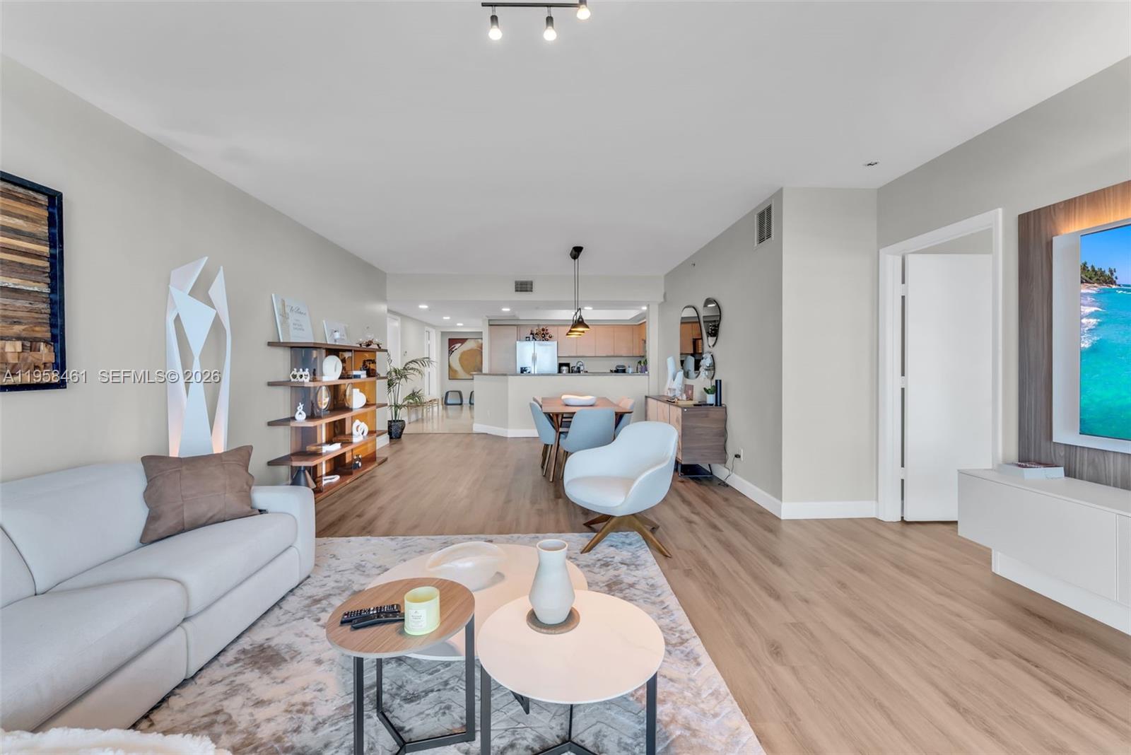 14951 Royal Oaks Ln #2201 North Miami, FL 33181