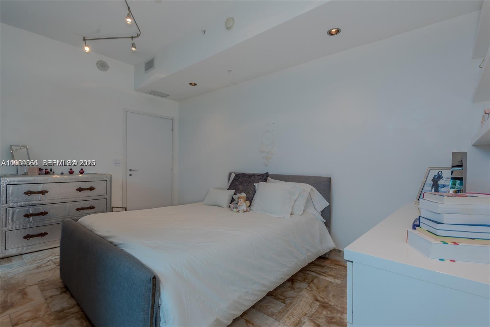 image Continuum South Beach North Tower11