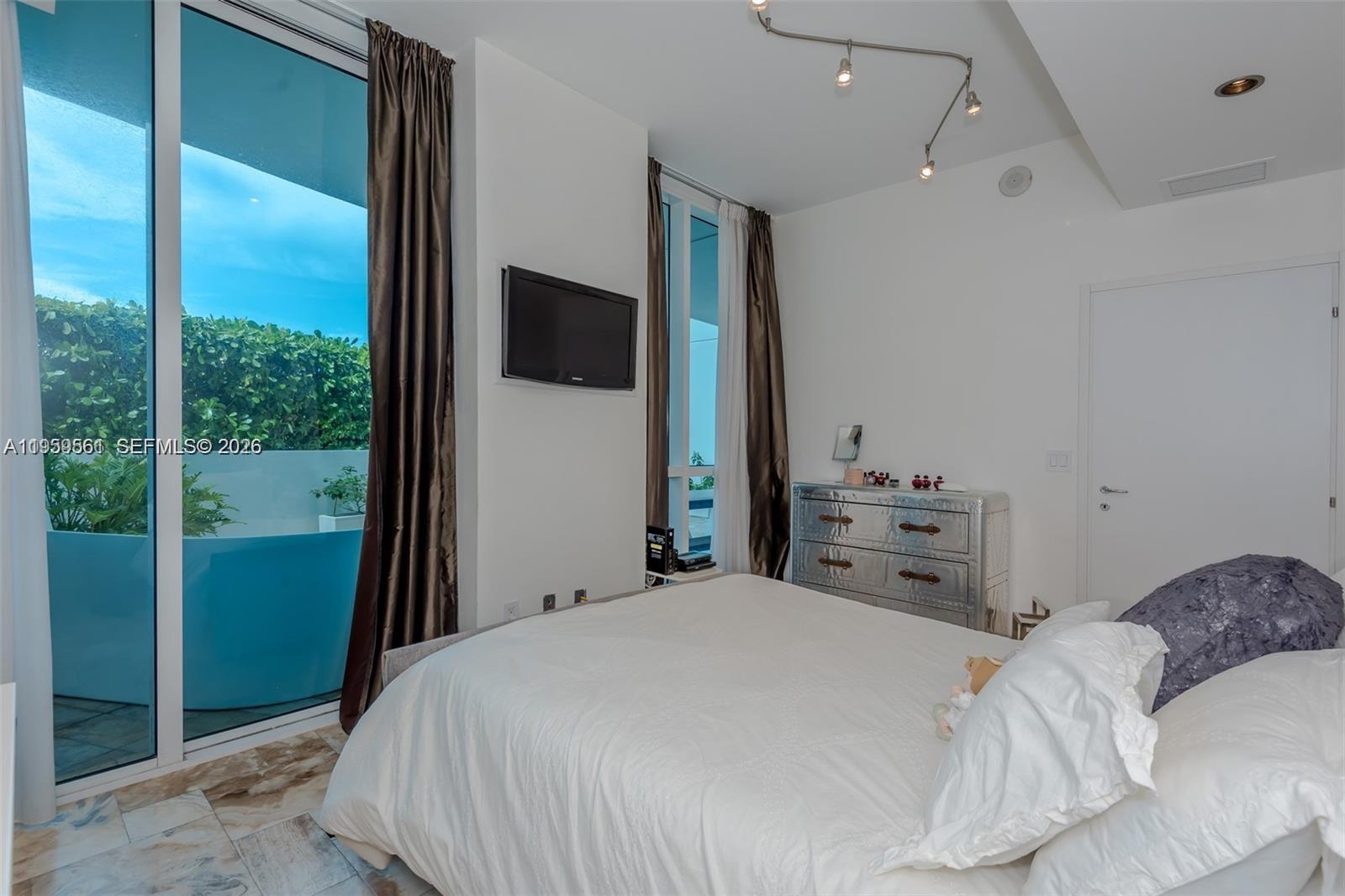 image Continuum South Beach North Tower12