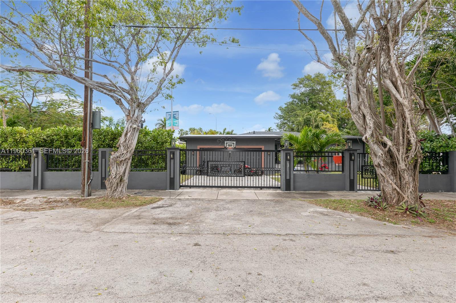 63 SW 31st Rd Miami, FL 33129